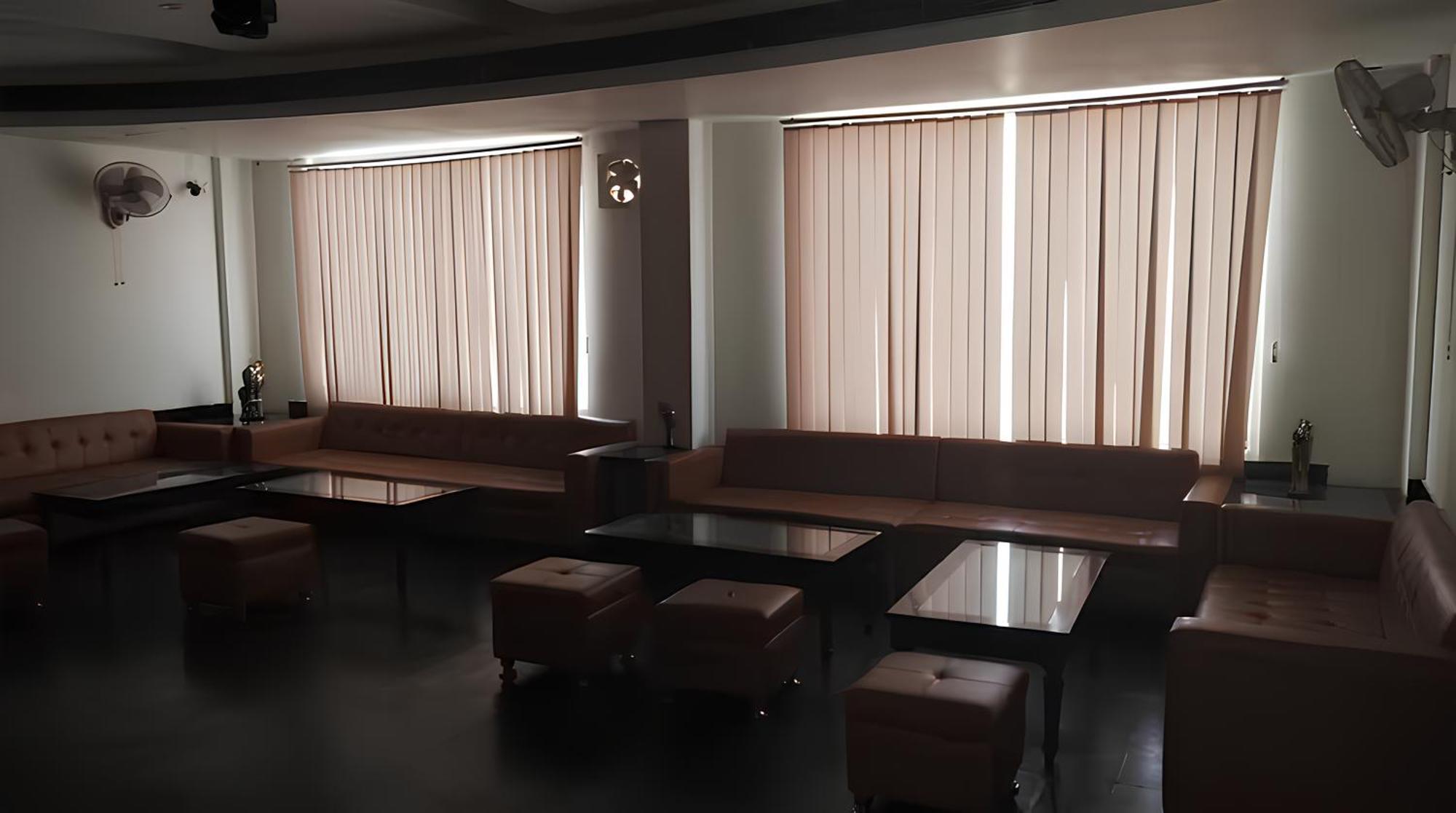 Club 7 Resort And Banquets Барейли Екстериор снимка