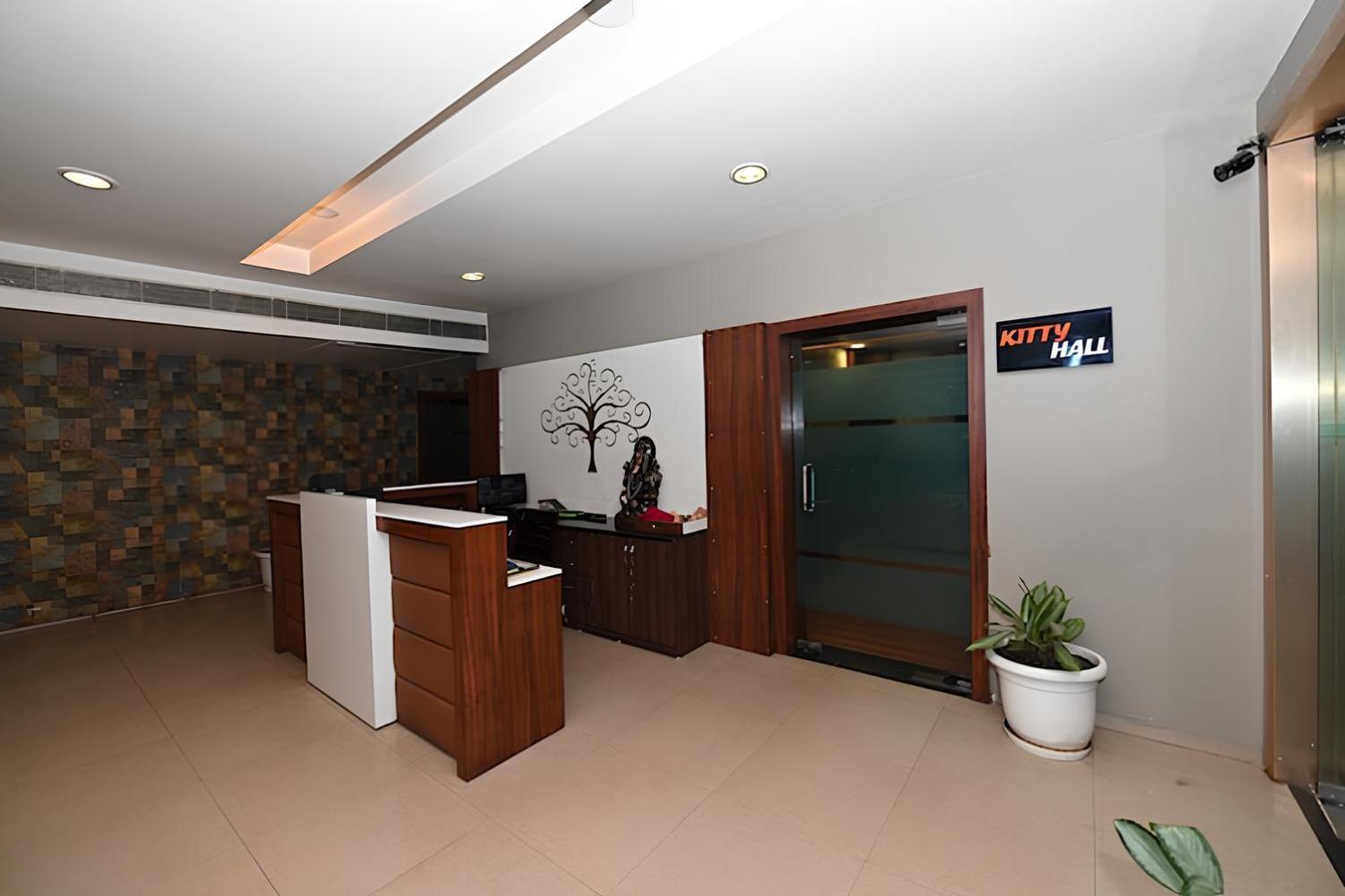 Club 7 Resort And Banquets Барейли Екстериор снимка